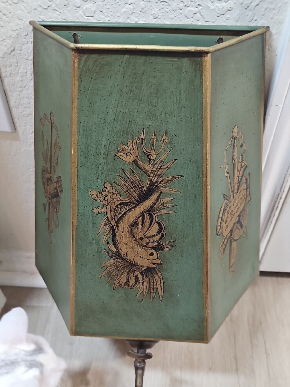 Vintage Pair Metal Lavabo Set Toleware Painted Tin Wall Decor - Picture 6 of 17